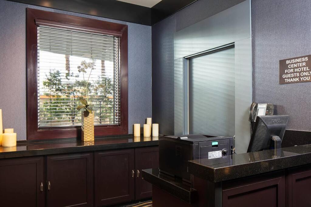 Ultimate Las Vegas Getaway One Bedroom Suite With Balcony, Kitchen, Gym, Pool & Free Parking Exterior foto